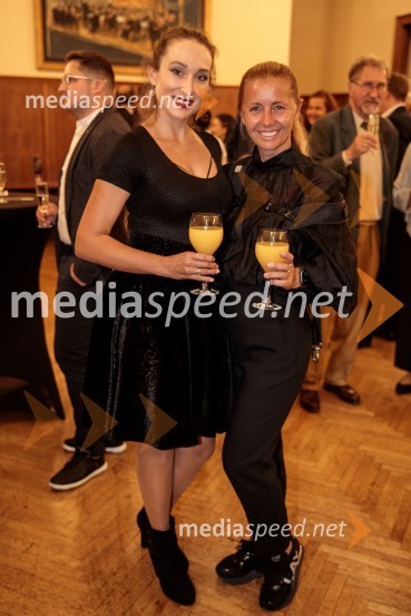  Gaja Višnar, igralka;  Darja Štravs Tisu, fotografinjaV Slovenski filharmoniji  nastopila baritonist Ludovic Tézier in tenorist  Jonathan Tetelman, 71. Ljubljana Festival