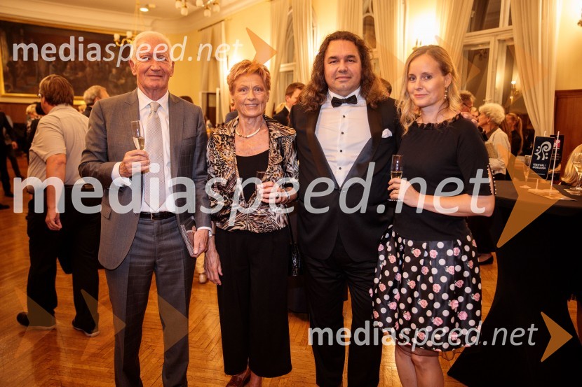  Bojan Pretnar, prvi direktor Urada Republike Slovenije za intelektualno lastnino;  Boža Pretnar;  ... ;  ... V Slovenski filharmoniji  nastopila baritonist Ludovic Tézier in tenorist  Jonathan Tetelman, 71. Ljubljana Festival