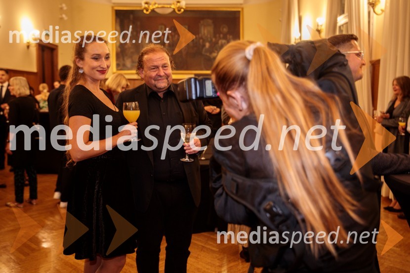  Gaja Višnar, igralka;  Darko  Brlek, direktor in umetniški vodja, Festival Ljubljana;  Darja Štravs Tisu, fotografinjaV Slovenski filharmoniji  nastopila baritonist Ludovic Tézier in tenorist  Jonathan Tetelman, 71. Ljubljana Festival