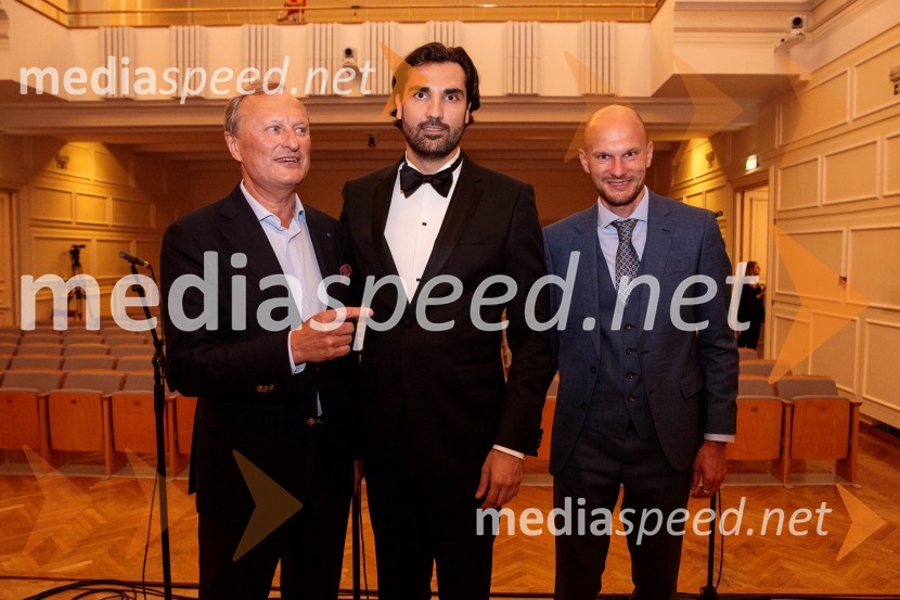  Gintautas Kevišas, pianist;  Jonathan Tetelman, operni pevec;  ... V Slovenski filharmoniji  nastopila baritonist Ludovic Tézier in tenorist  Jonathan Tetelman, 71. Ljubljana Festival