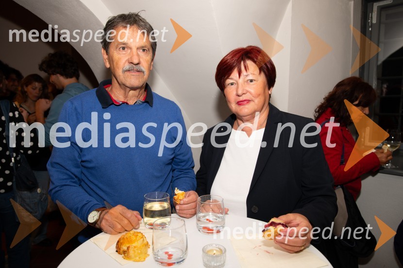  Mirko Petermanec; dr. Zdenka Petermanec, nekdanja ravnateljica Univerzitetne knjižnice MariborKavarna Astoria, slavnostna premiera digitalno restavriranega filma