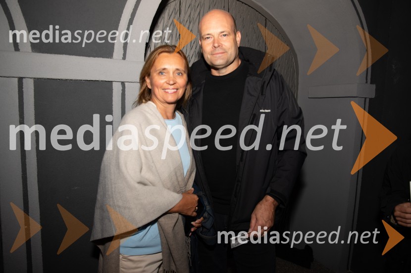 doc. dr. Suzana Žilič Fišer,  predstojnica Inštituta za medijske komunikacije na FERI;  Jure Fišer, direktor, SurovinaKavarna Astoria, slavnostna premiera digitalno restavriranega filma