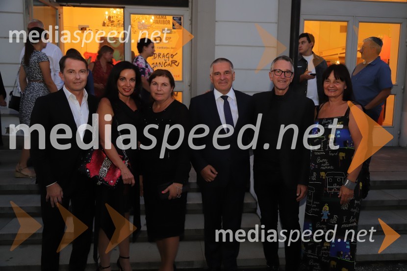  Tomaž Orešič, podpredsednik skupine Resalta;  Tijana Orešič Barač, dr. med. specialistka dermatologije;  Mojca Lotrič;  Marko Lotrič, predsednik, Državni svet;  Aleš Vesel, Atlantic group;  Saša VeselJubilejna baletna poslastica: Tango praznuje 25 let