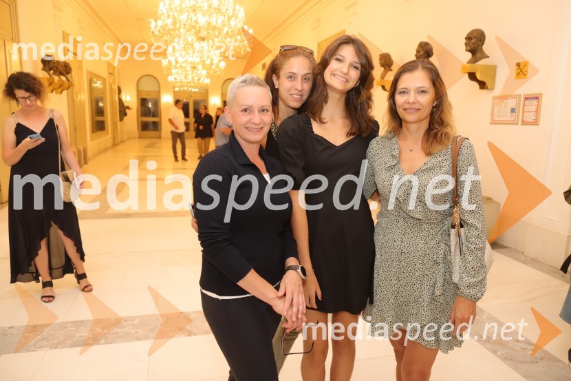  Alenka Ribič, baletna mojstrica;  Hristina Stojčeva, baletna plesalka;  Galina Čajka Kuhar, baletna solistkaJubilejna baletna poslastica: Tango praznuje 25 let