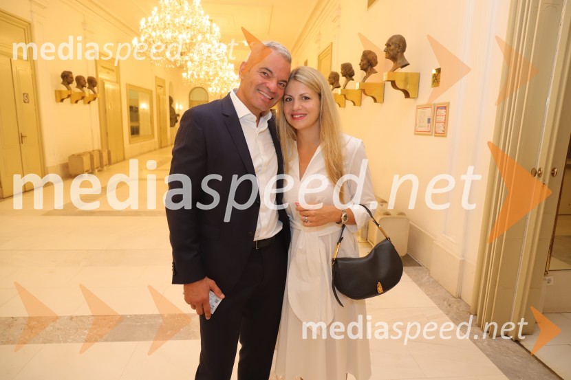  Aleksander Saša Arsenovič, župan, Mestna občina Maribor;  Katja Arsenovič, direktorica Rožmarin Hospitality GroupJubilejna baletna poslastica: Tango praznuje 25 let