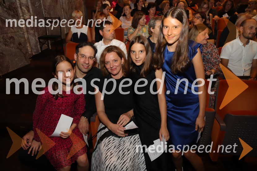  Simon Krečič, umetniški direktor Opere SNG Maribor;  Anamarija KrečičJubilejna baletna poslastica: Tango praznuje 25 let