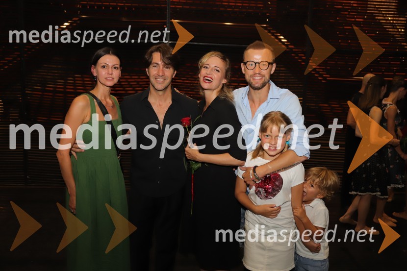  Anastasia Matvienko, baletna plesalka;  Edward Clug, umetniški direktor, Balet SNG Maribor;  Valentina Turcu, koreografinja in baletna solistka;  Denis Matvienko, baletni plesalecJubilejna baletna poslastica: Tango praznuje 25 let