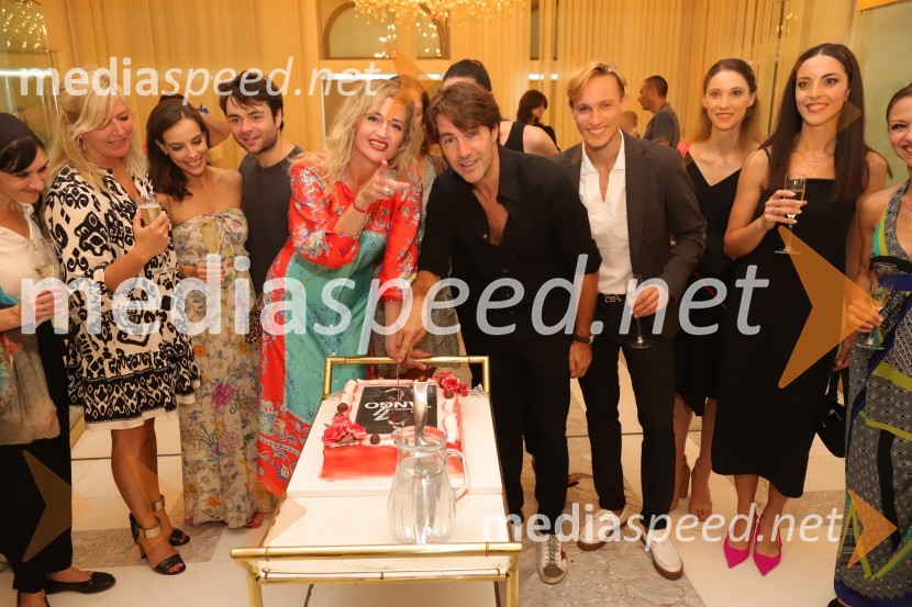  Valentina Turcu, koreografinja in baletna solistka;  Edward Clug, umetniški direktor, Balet SNG MariborJubilejna baletna poslastica: Tango praznuje 25 let