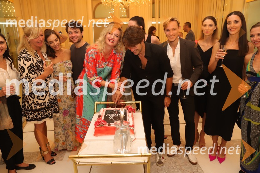  Valentina Turcu, koreografinja in baletna solistka;  Edward Clug, umetniški direktor, Balet SNG MariborJubilejna baletna poslastica: Tango praznuje 25 let