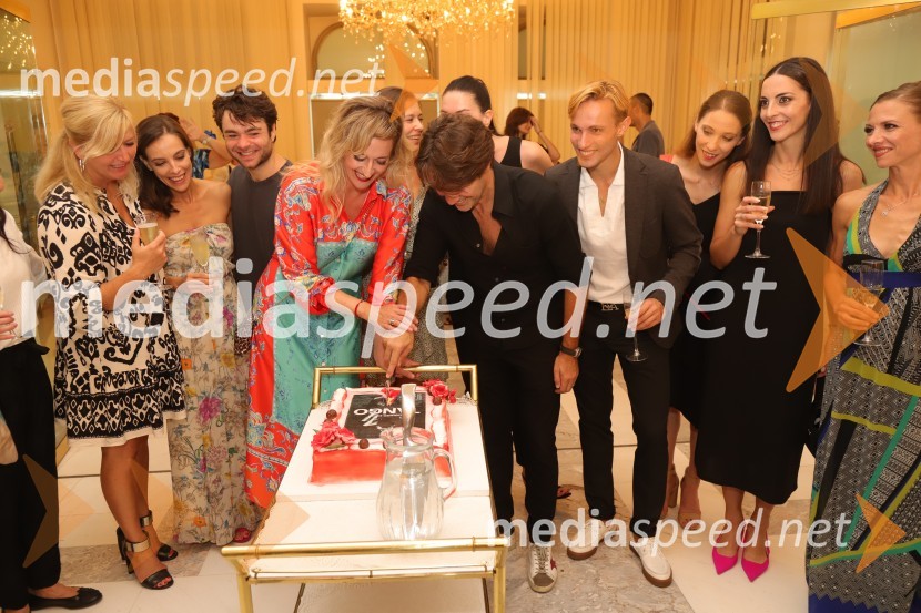  Valentina Turcu, koreografinja in baletna solistka;  Edward Clug, umetniški direktor, Balet SNG MariborJubilejna baletna poslastica: Tango praznuje 25 let