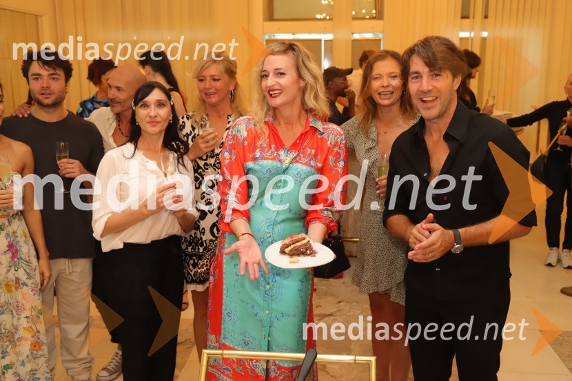  Ionut Dinita, baletni plesalec;  Sergiu Moga, baletni solist;  Marina Krasnova, baletna solistka;  Pia Clug, baletna plesalka;  Valentina Turcu, koreografinja in baletna solistka;  Galina Čajka Kuhar, baletna solistka;  Edward Clug, umetniški direktor, Balet SNG MariborJubilejna baletna poslastica: Tango praznuje 25 let