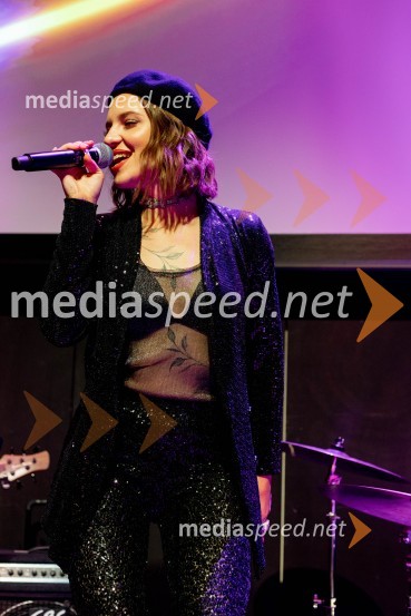  Maja Keuc, pevka, AmayaLjubljanski grad gostil Dragon's Ball 2023