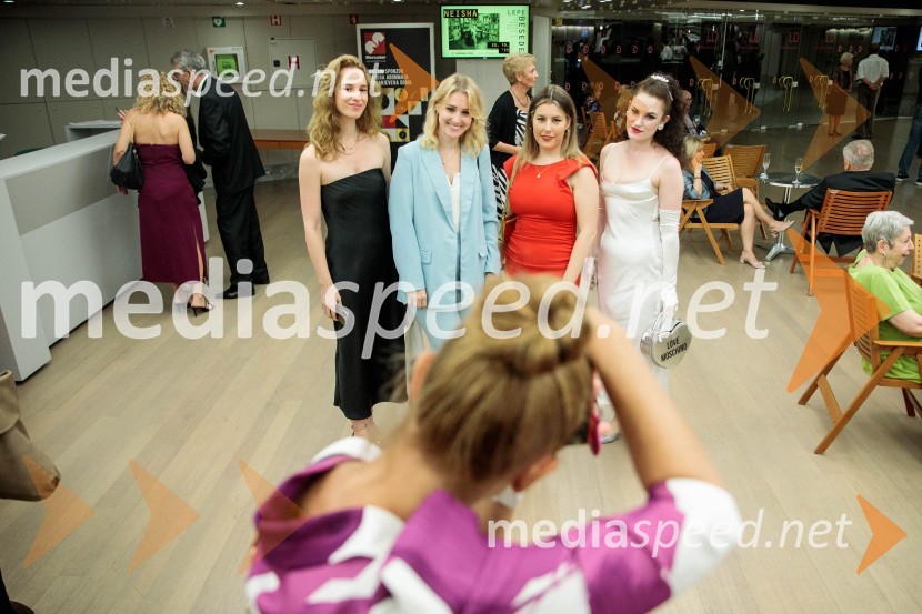  ... ;  Saša Strmšnik, Festival Ljubljana;  Tina Berk, sodelavka za odnose z javnostmi, Festival Ljubljana;  ... 71. Ljubljana Festival svečano zaključil Gewandhaus orkester Leipzig