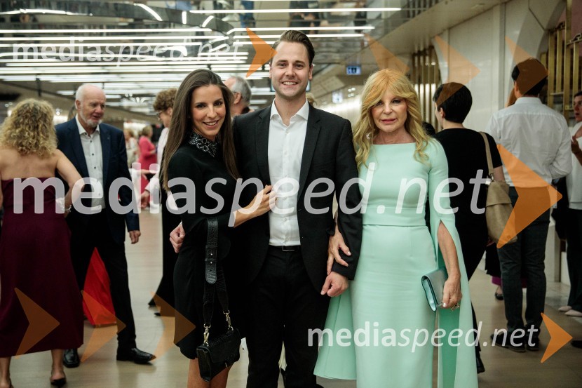  ... ;  ... ;  Darja Kuhar Kotnik, soustanoviteljica in podpredsednica Društva za zdravje naroda71. Ljubljana Festival svečano zaključil Gewandhaus orkester Leipzig