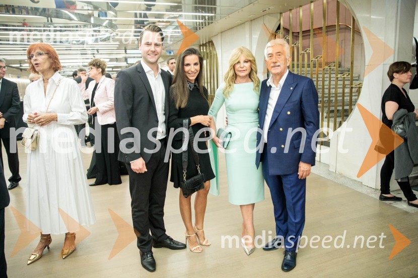  ... ;  ... ;  Darja Kuhar Kotnik, soustanoviteljica in podpredsednica Društva za zdravje naroda;  Rajko Kotnik, poslovni direktor Cankarjevega doma, dosedanji predsednik Lions kluba Ljubljana Rožnik71. Ljubljana Festival svečano zaključil Gewandhaus orkester Leipzig