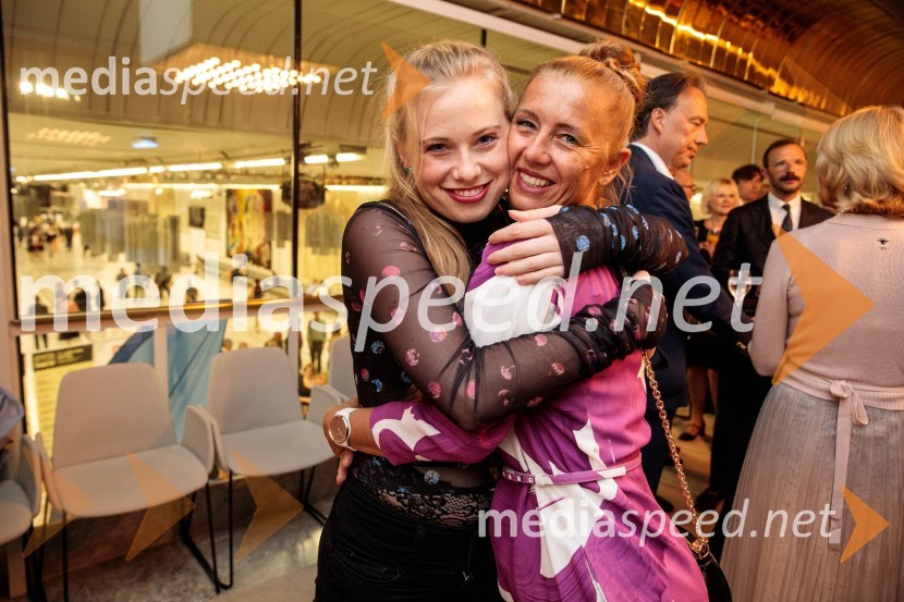  Zala Smolnikar, pevka- ZALI;  Darja Štravs Tisu, fotografinja71. Ljubljana Festival svečano zaključil Gewandhaus orkester Leipzig