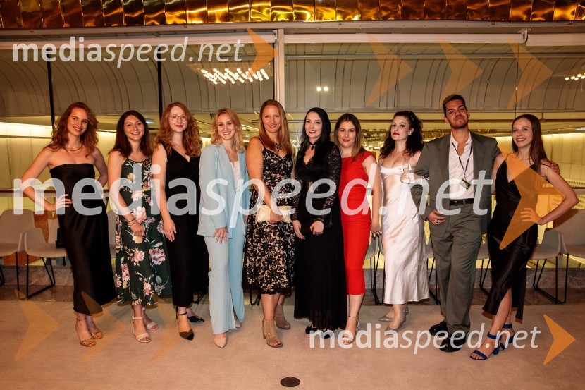  ... ;  ... ;  ... ;  Saša Strmšnik, Festival Ljubljana;  ... ;  Maruša Šinkovič, PR Festival Ljubljana;  Tina Berk, sodelavka za odnose z javnostmi, Festival Ljubljana;  ... ;  Matic Juvan;  ... 71. Ljubljana Festival svečano zaključil Gewandhaus orkester Leipzig