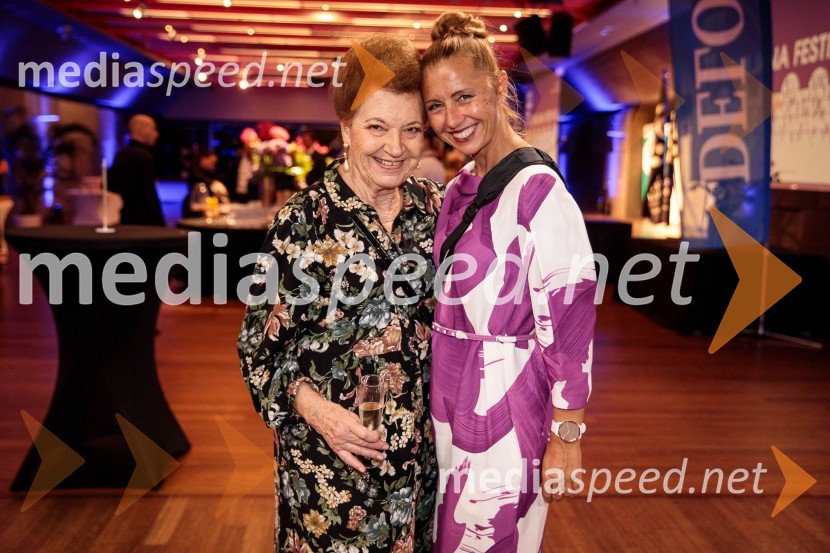  Elza Budau, slovenska tekstopiska, pesnica in pisateljica;  Darja Štravs Tisu, radijska voditeljica, glasbenica in fotografinja71. Ljubljana Festival svečano zaključil Gewandhaus orkester Leipzig