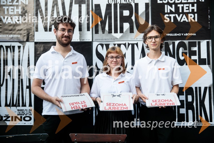 Mladinca in mladinka MladinskegaPredstavitev 68. sezone Slovenskega mladinskega gledališča Ljubljana