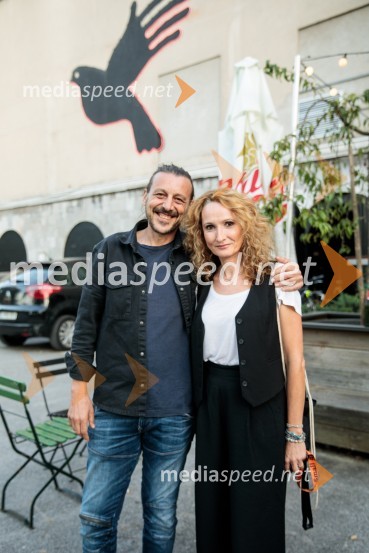  Matej Recer, igralec;  Helena Grahek, vodja marketinga in odnosi z javnostmi, Slovensko mladinsko gledališčePredstavitev 68. sezone Slovenskega mladinskega gledališča Ljubljana