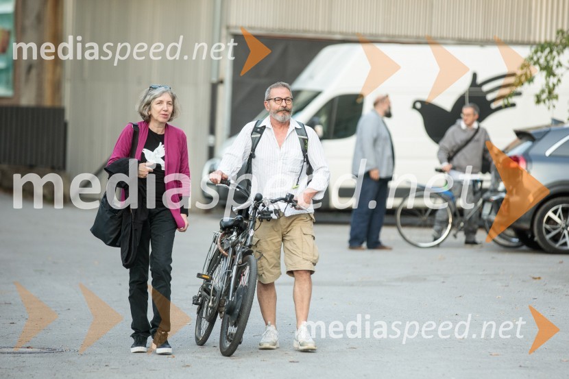  Mateja Dermelj, lektorica;  Željko Hrs, igralecPredstavitev 68. sezone Slovenskega mladinskega gledališča Ljubljana