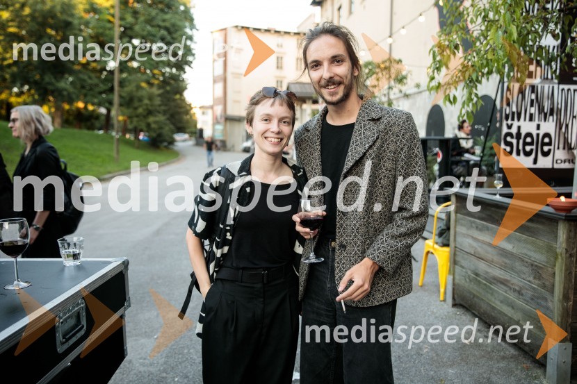  ... ;  Bor Ravbar, oblikovalec svetlobePredstavitev 68. sezone Slovenskega mladinskega gledališča Ljubljana