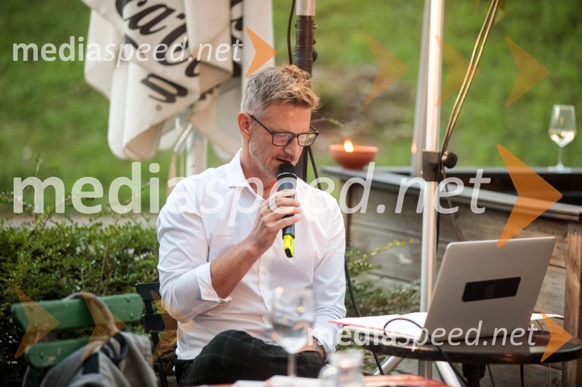  Tibor Mihelič Syed, direktor, Slovensko mladinsko gledališčePredstavitev 68. sezone Slovenskega mladinskega gledališča Ljubljana