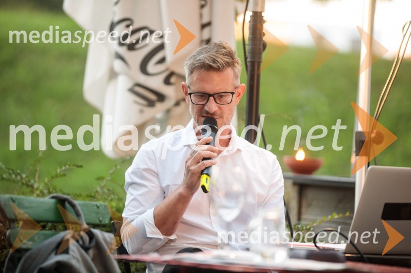  Tibor Mihelič Syed, direktor, Slovensko mladinsko gledališčePredstavitev 68. sezone Slovenskega mladinskega gledališča Ljubljana