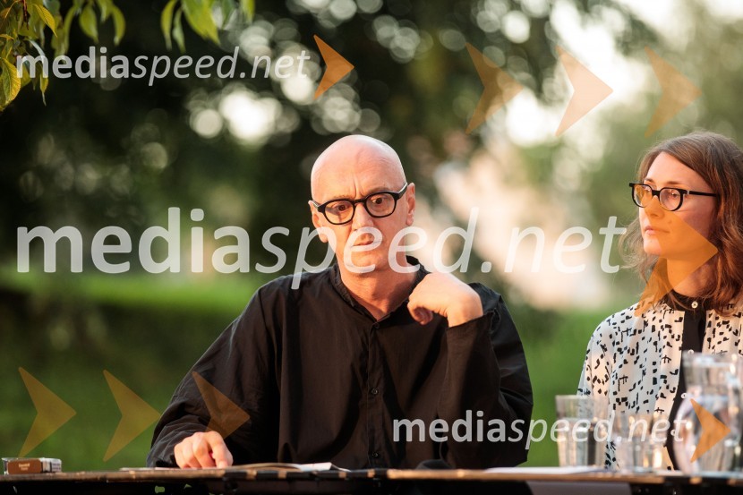  Goran Injac, umetniški vodja, Slovensko mladinsko gledališče;  Urška Brodar, dramaturginja, Slovensko mladinsko gledališčePredstavitev 68. sezone Slovenskega mladinskega gledališča Ljubljana