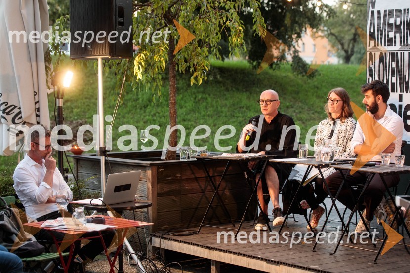  Tibor Mihelič Syed, direktor, Slovensko mladinsko gledališče;  Goran Injac, umetniški vodja, Slovensko mladinsko gledališče;  Urška Brodar, dramaturginja, Slovensko mladinsko gledališče;  Dino Pešut, dramaturg in dramatikPredstavitev 68. sezone Slovenskega mladinskega gledališča Ljubljana