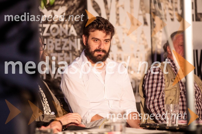  Dino Pešut, dramaturg in dramatikPredstavitev 68. sezone Slovenskega mladinskega gledališča Ljubljana