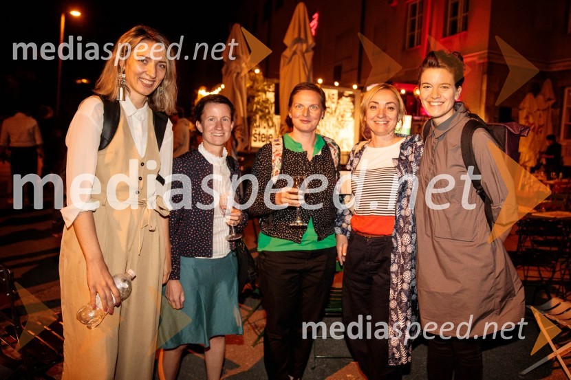  Tijana Todorović, igralka;  ... ;  ... ;  Tina Dobnik, producentka MASKA;  Tjaša Črnigoj, režiserkaPredstavitev 68. sezone Slovenskega mladinskega gledališča Ljubljana