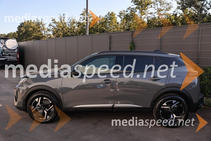 Drzni in okretni SUV PEUGEOT 2008, predstavitev