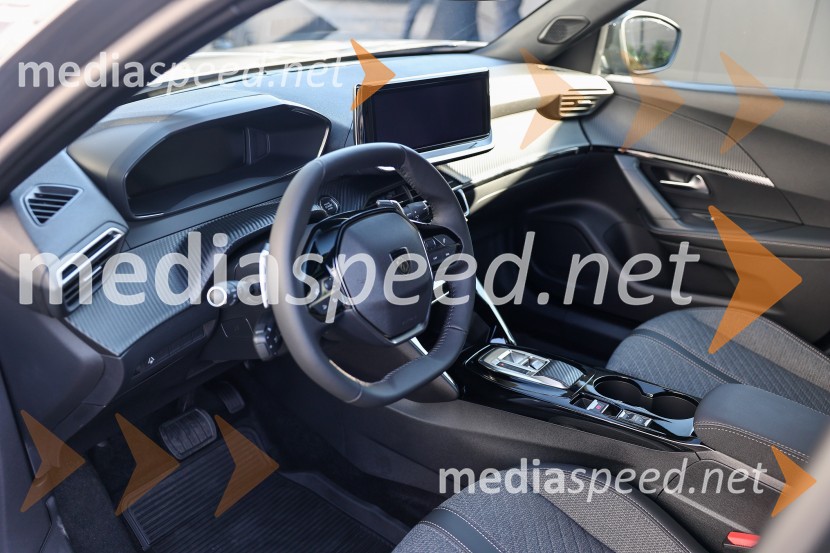 Drzni in okretni SUV PEUGEOT 2008, predstavitev