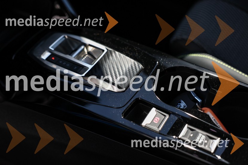 Drzni in okretni SUV PEUGEOT 2008, predstavitev