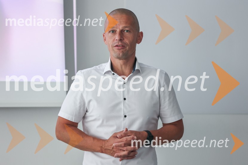 Drzni in okretni SUV PEUGEOT 2008, predstavitev