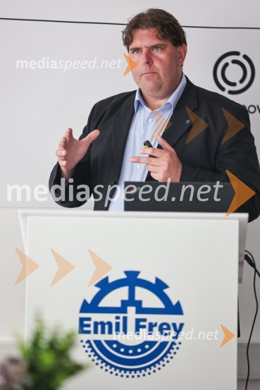 Drzni in okretni SUV PEUGEOT 2008, predstavitev