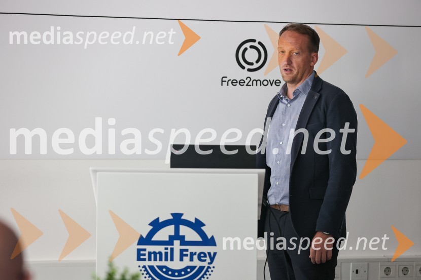 Drzni in okretni SUV PEUGEOT 2008, predstavitev