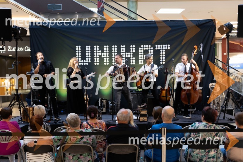  Matic Supovec, pevec;  Andreja Črešnar, ansambel Unikat;  Davor Pušnik, voditelj jutranjega programa, Štajerski val;  Bojan Kene, ansambel Unikat;  Andrej Sluga, ansambel UnikatSlovo poletju s koncertom Ansambla Unikat v Citycentru Celje