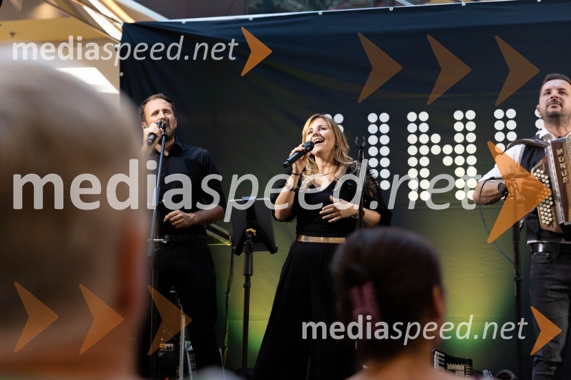  Andreja Črešnar, ansambel UnikatSlovo poletju s koncertom Ansambla Unikat v Citycentru Celje