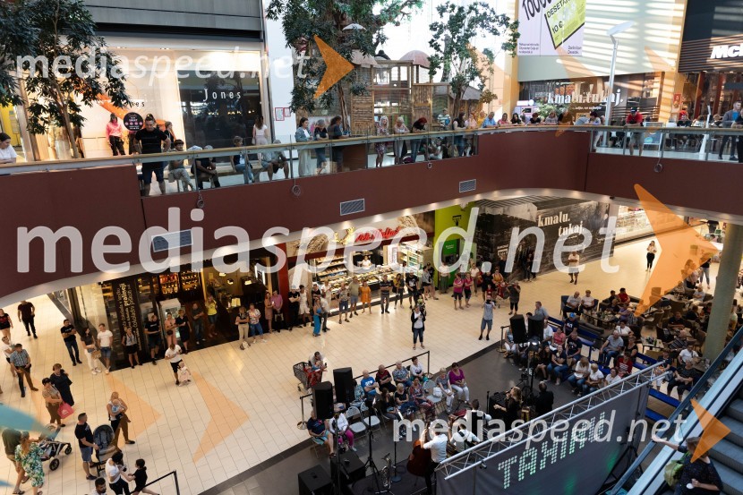 Slovo poletju s koncertom Ansambla Unikat v Citycentru Celje