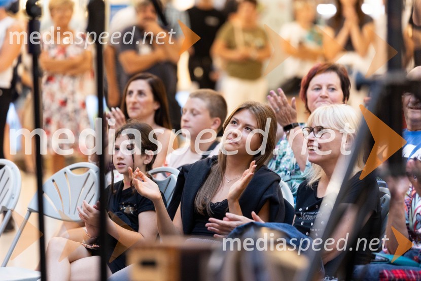 Slovo poletju s koncertom Ansambla Unikat v Citycentru Celje
