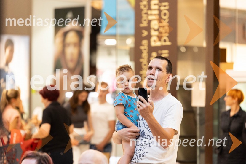 Slovo poletju s koncertom Ansambla Unikat v Citycentru Celje