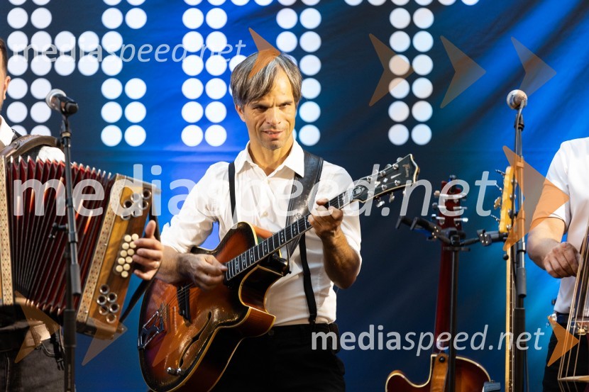 Slovo poletju s koncertom Ansambla Unikat v Citycentru Celje