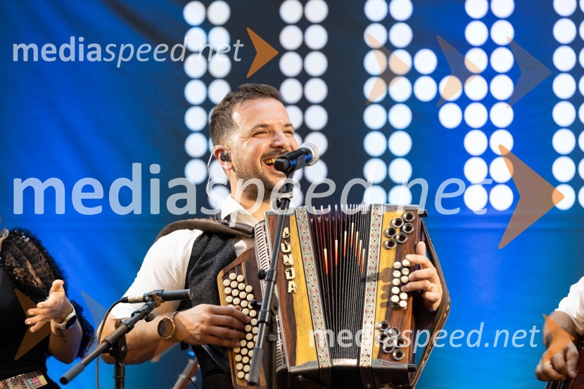 Slovo poletju s koncertom Ansambla Unikat v Citycentru Celje