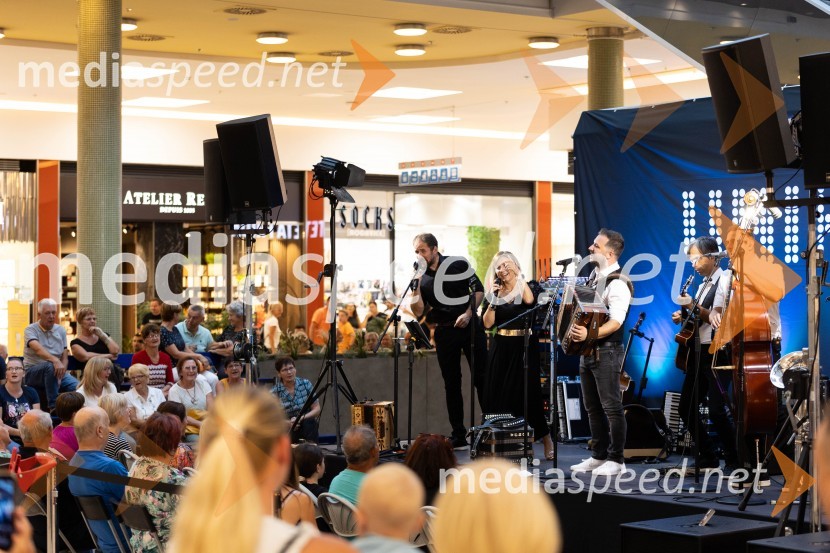 Slovo poletju s koncertom Ansambla Unikat v Citycentru Celje