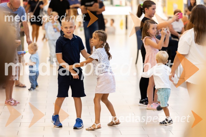 Slovo poletju s koncertom Ansambla Unikat v Citycentru Celje