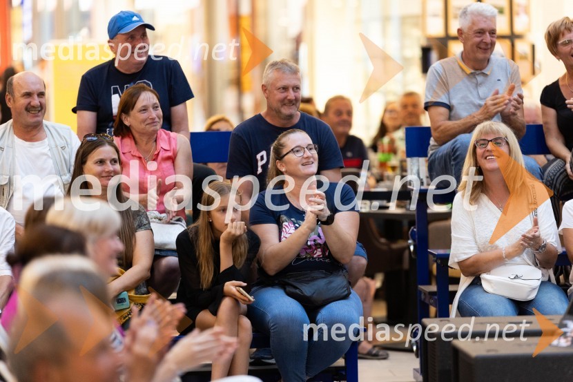 Slovo poletju s koncertom Ansambla Unikat v Citycentru Celje