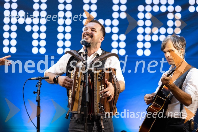 Slovo poletju s koncertom Ansambla Unikat v Citycentru Celje