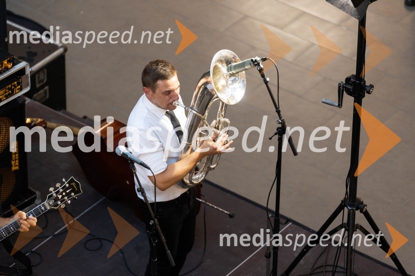 Slovo poletju s koncertom Ansambla Unikat v Citycentru Celje